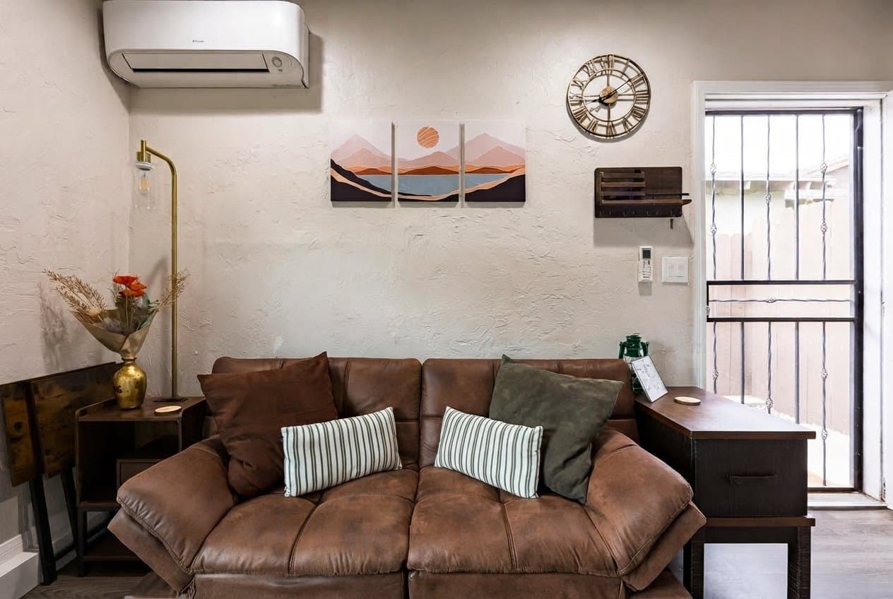 El Cajon House: 910 S Lincoln Avenue