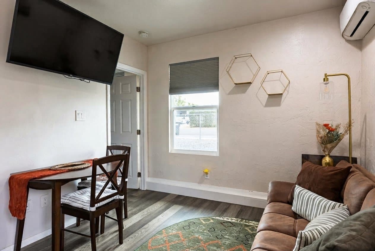 El Cajon House: 910 S Lincoln Avenue
