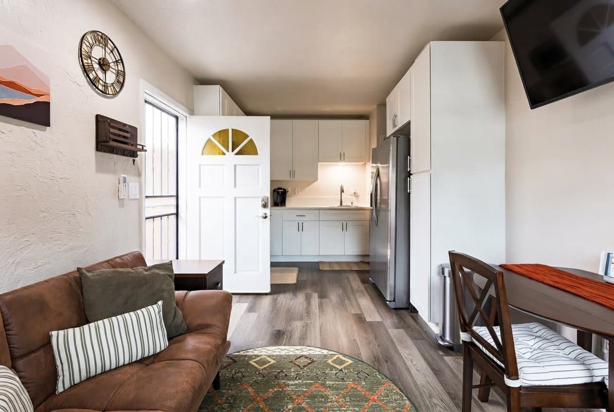 El Cajon House: 910 S Lincoln Avenue