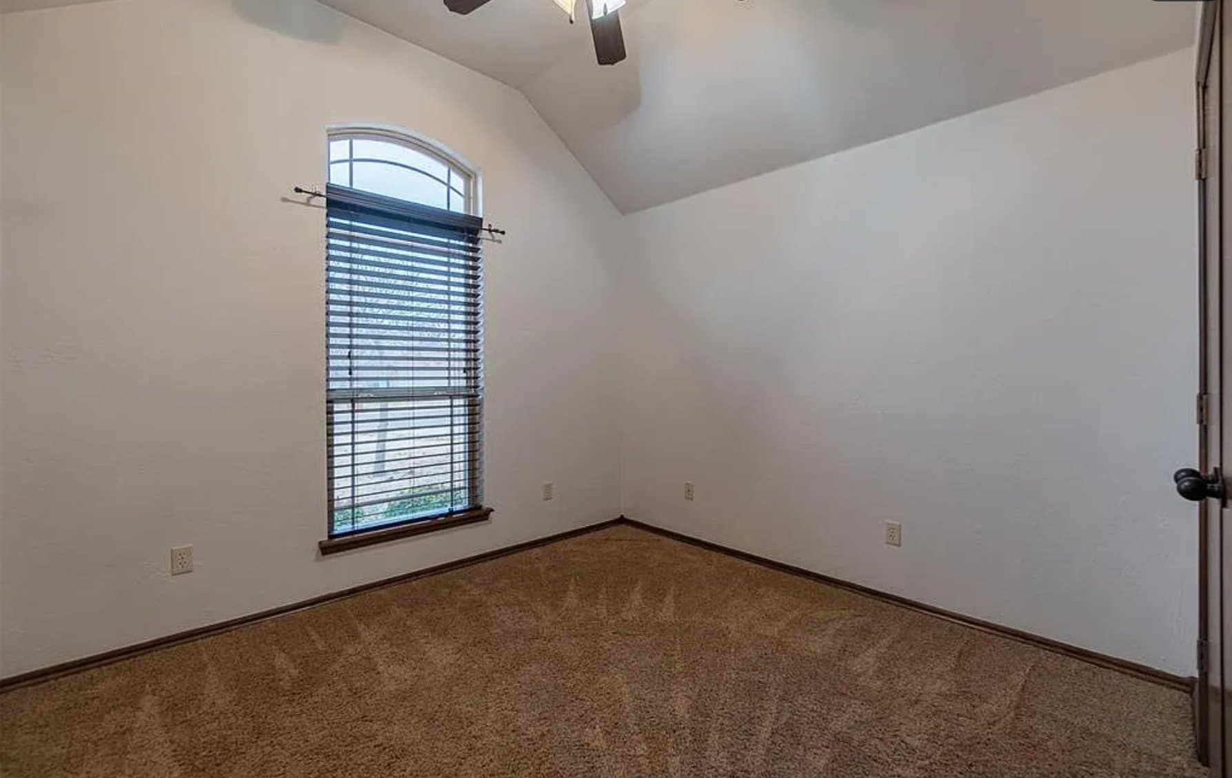 Yukon House: 7504 Meadow Lake Dr