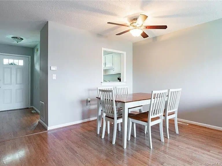 Branford Townhome: 255 Monticello Dr