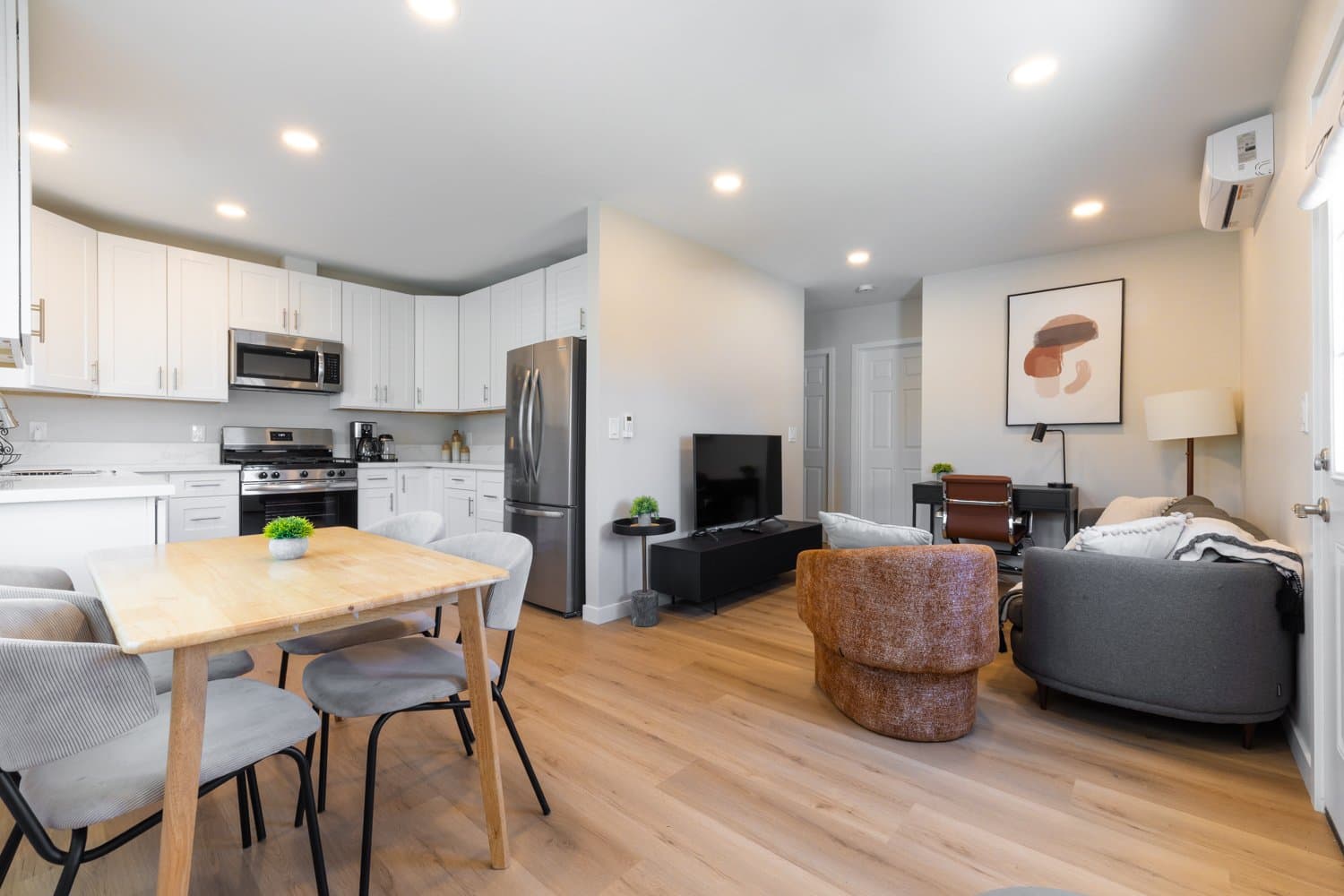 La Mesa House: 7865 Quince St