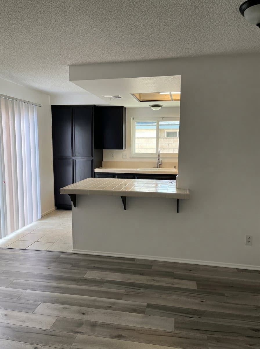 Riverside House: 4425 Bartel Dr