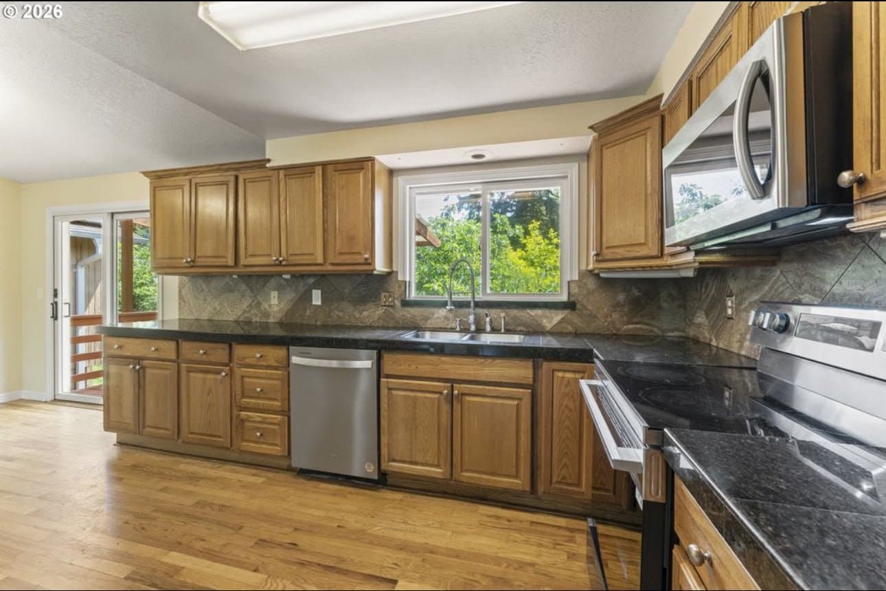 Portland House: 13920 SE Bush St