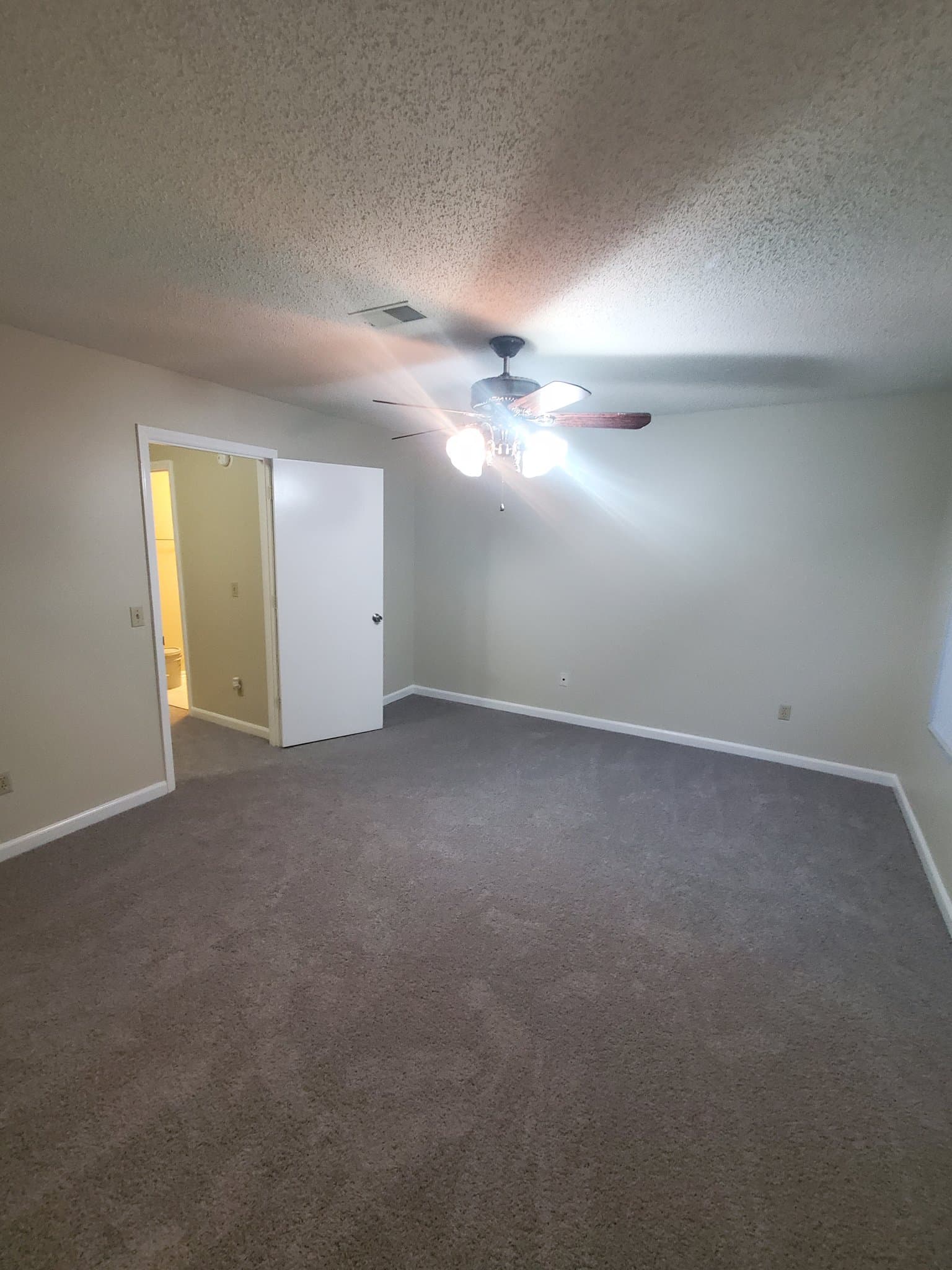 Columbia Townhome: 237 Timber Ct