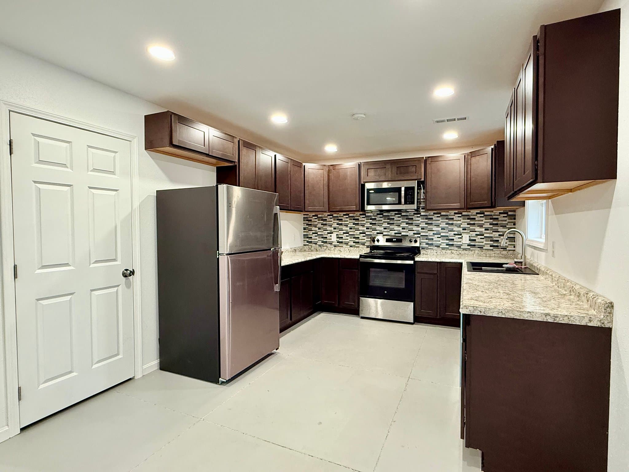 huntingburg Condo: 1100 Red Roof Drive