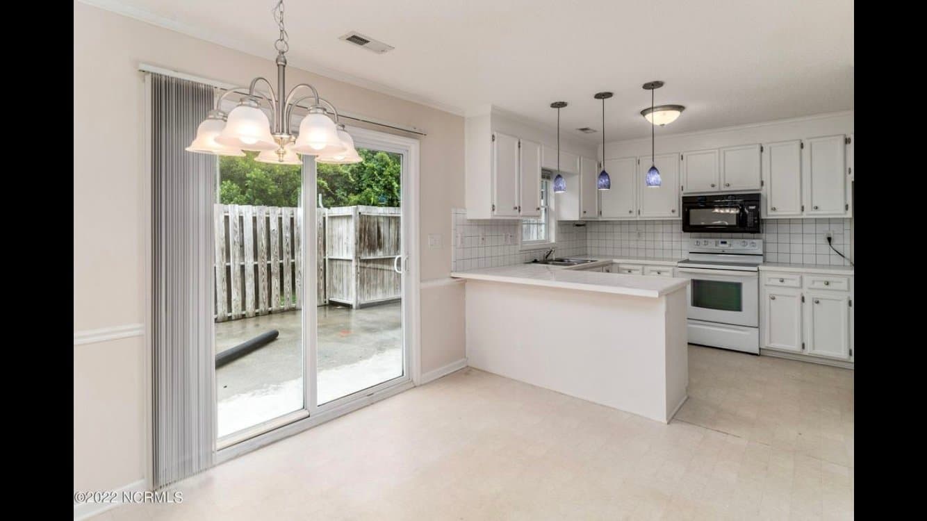 Winterville Townhome: 3809 E Vancroft Cir