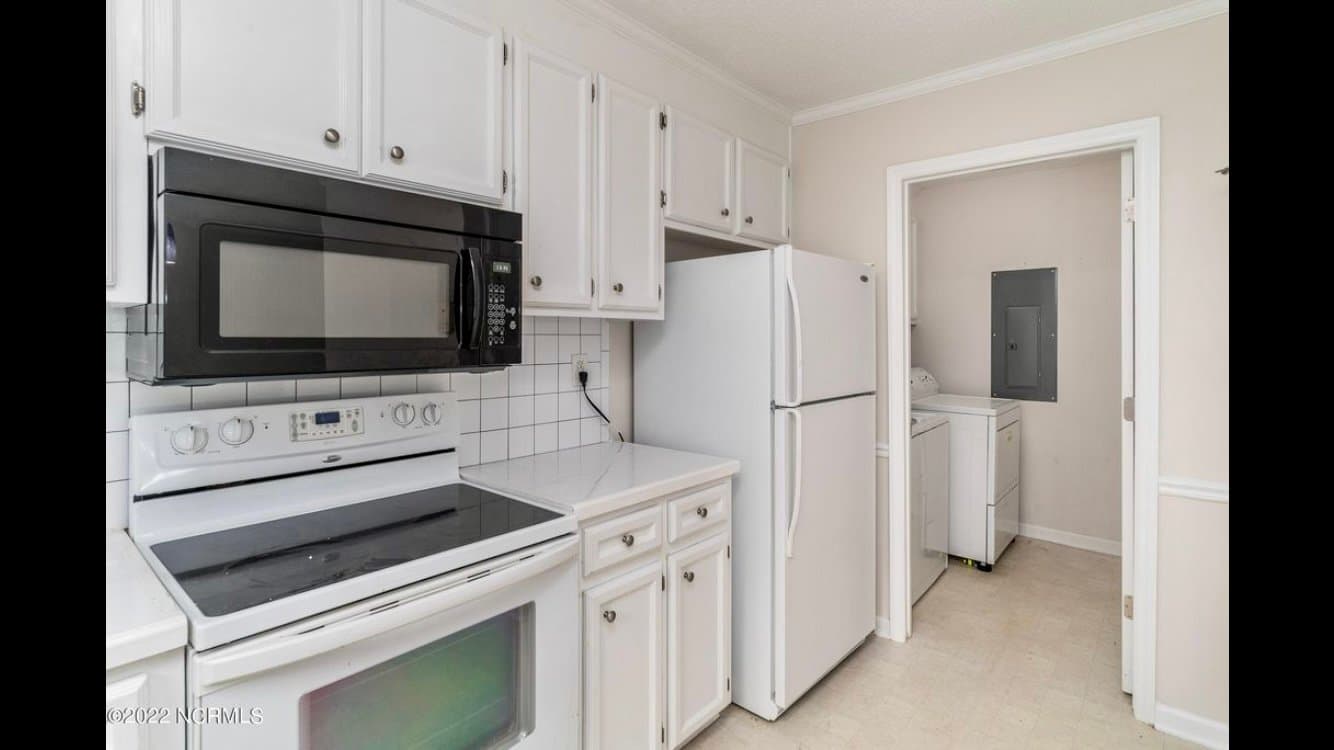 Winterville Townhome: 3809 E Vancroft Cir