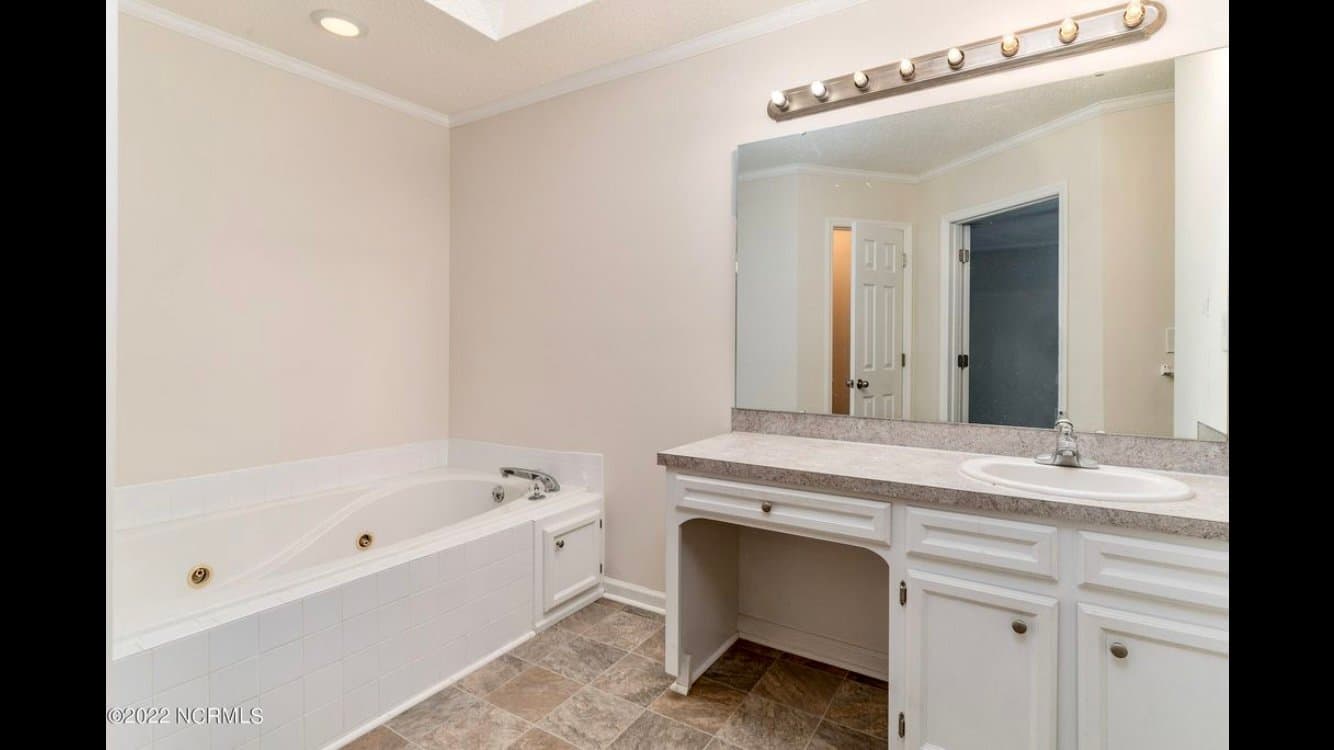 Winterville Townhome: 3809 E Vancroft Cir