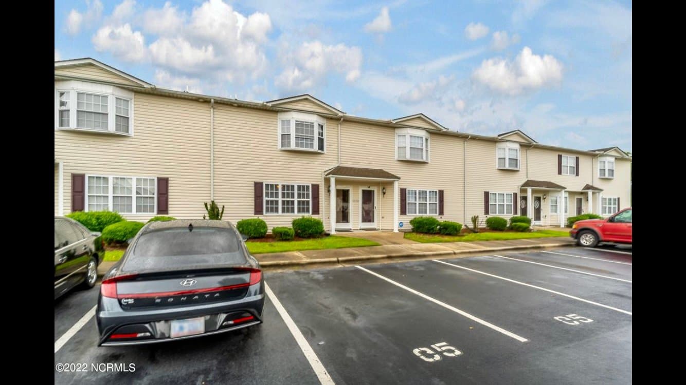 Winterville Townhome: 3809 E Vancroft Cir
