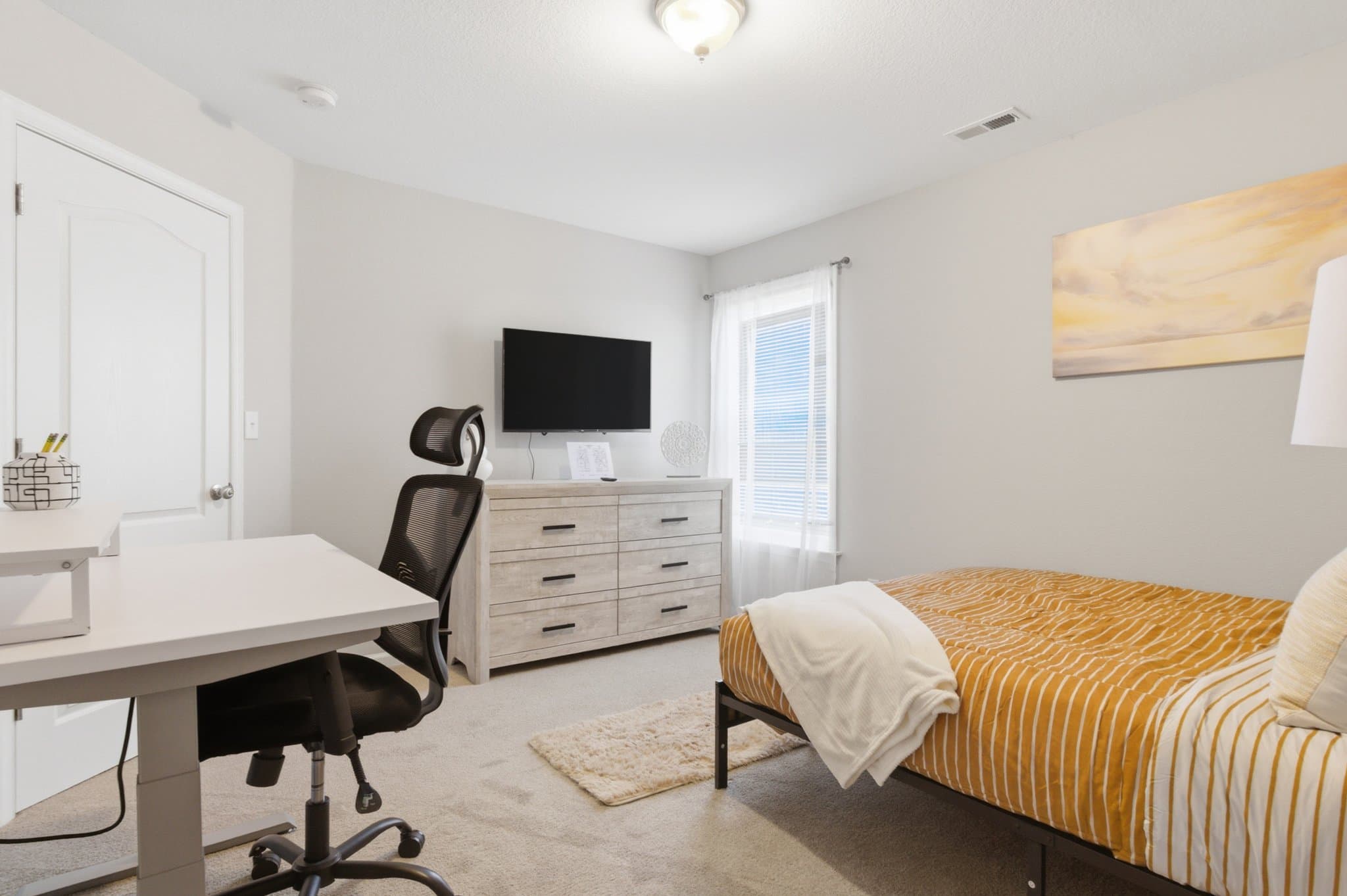 Norfolk House: 8017 thompson rd
