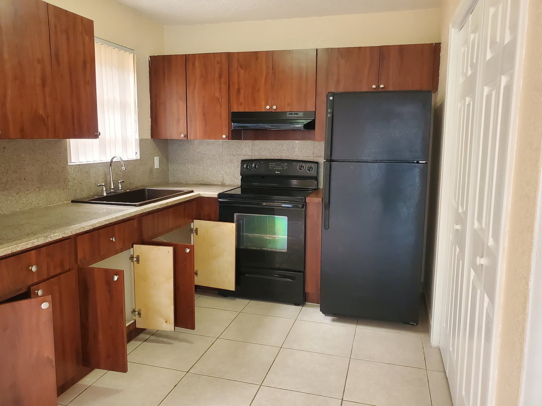 HIALEAH Townhome: 16 AVENUE