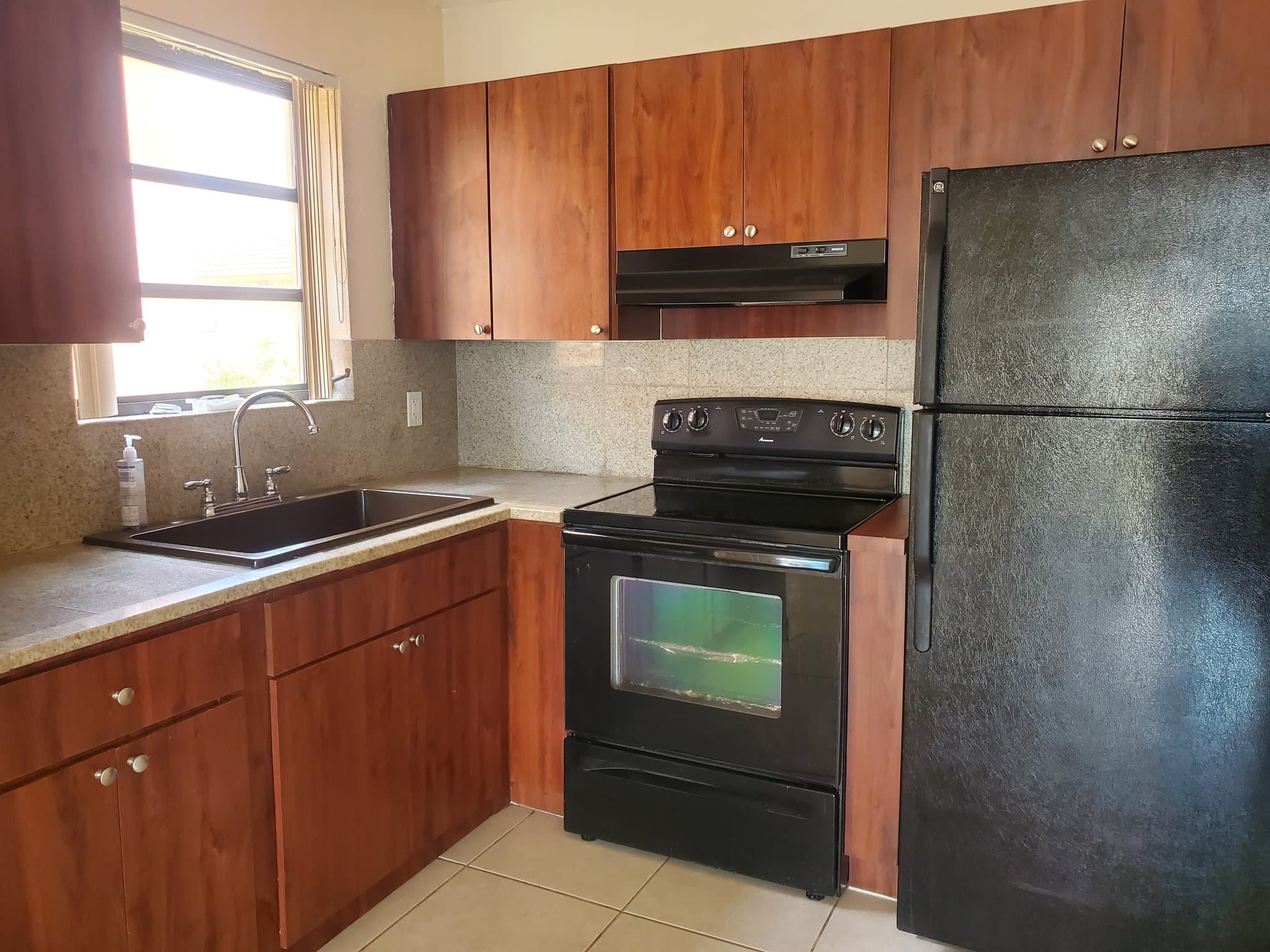 HIALEAH Townhome: 16 AVENUE