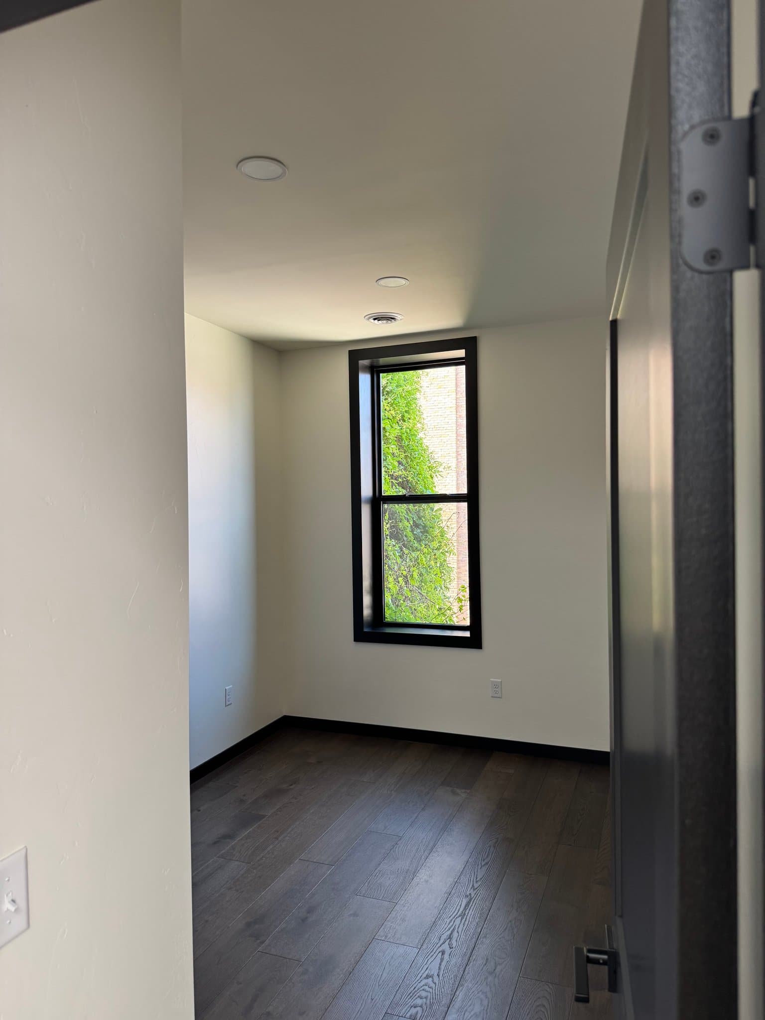 Menominee Apartment: 517 1st St
