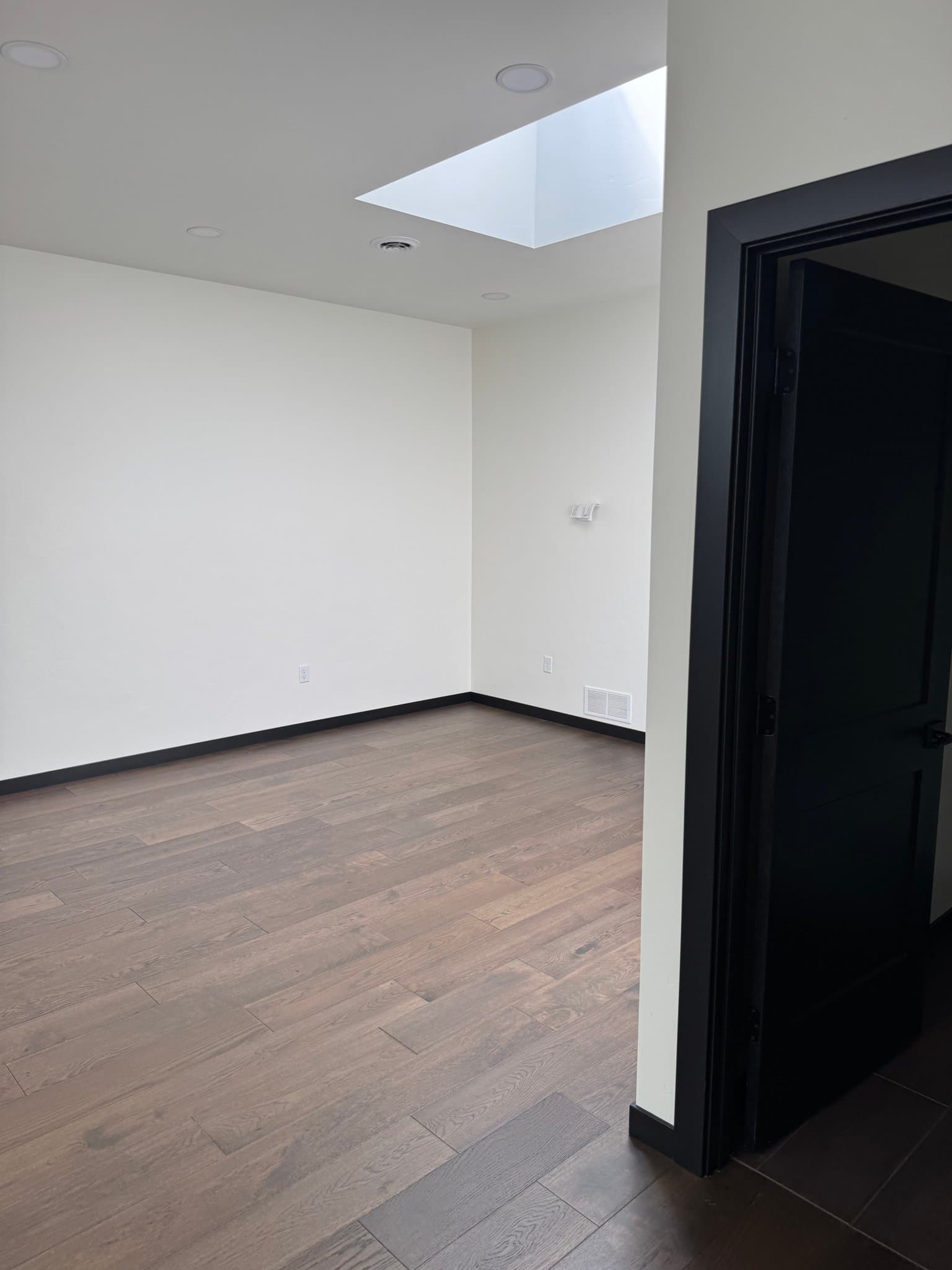 Menominee Apartment: 517 1st St