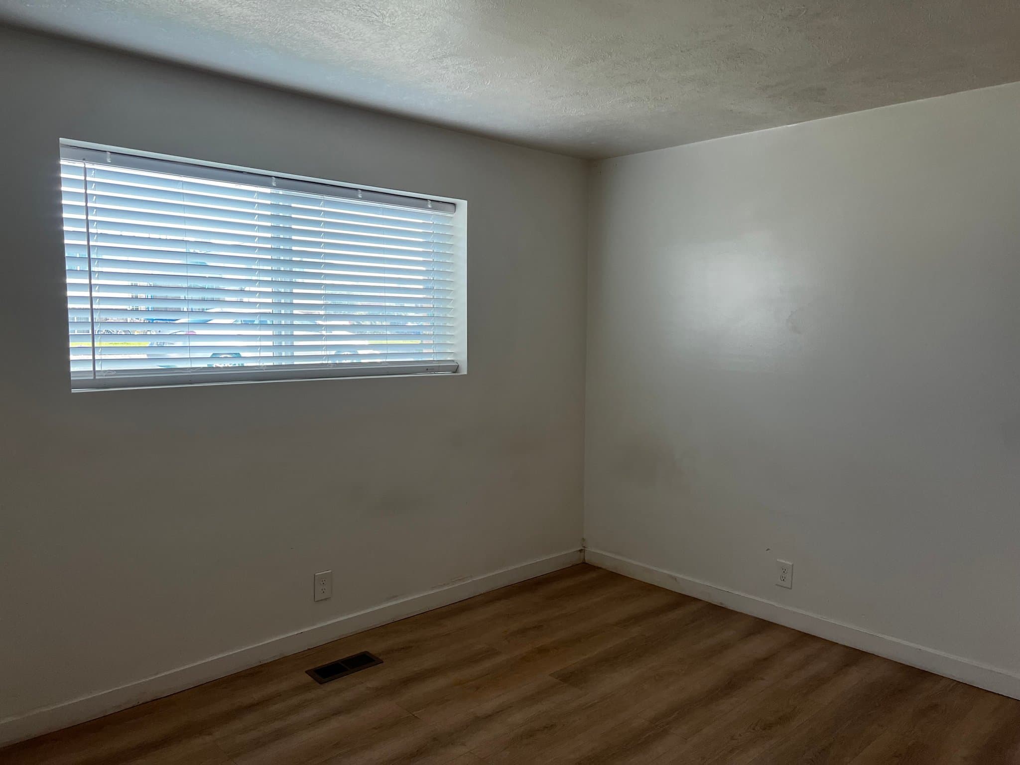 West Valley Townhome: 3909 W Benview Ave