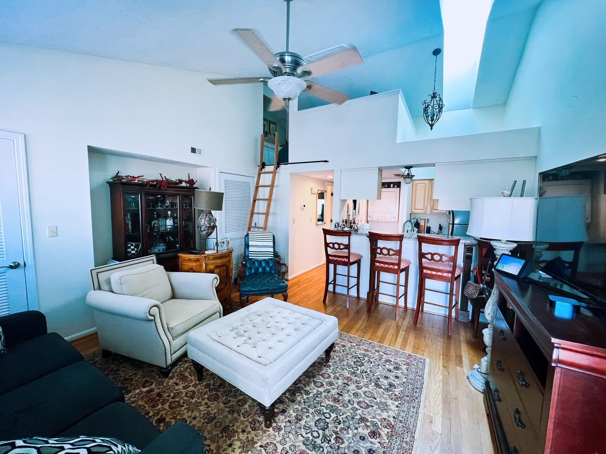 Louisville Condo: 370 Crescent Spring Dr