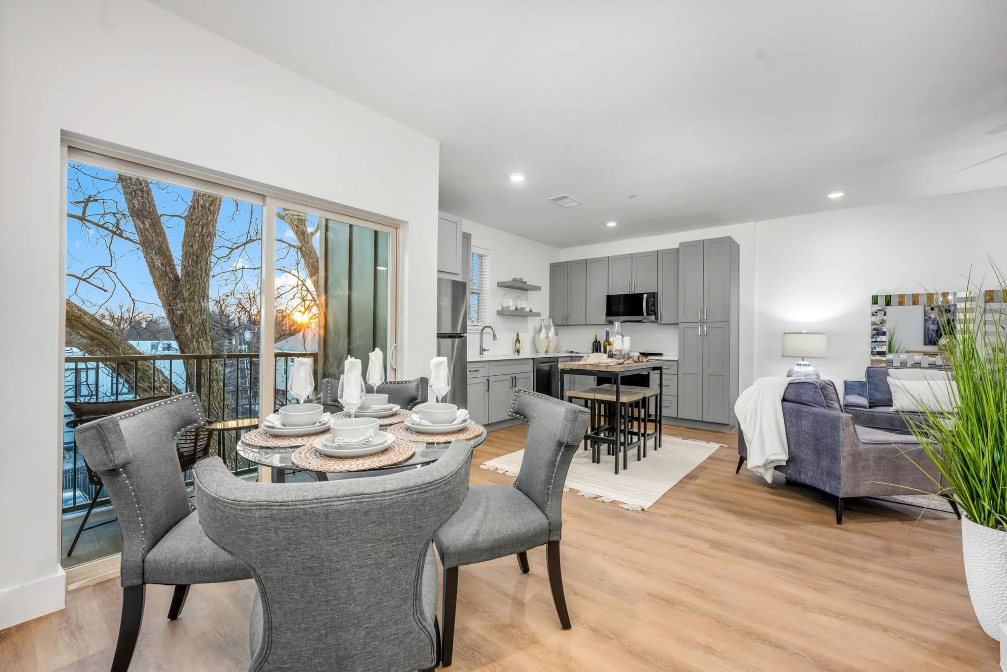 Dallas Apartment: 5313 Reiger Ave