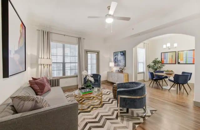Dallas Apartment: 5313 Reiger Ave