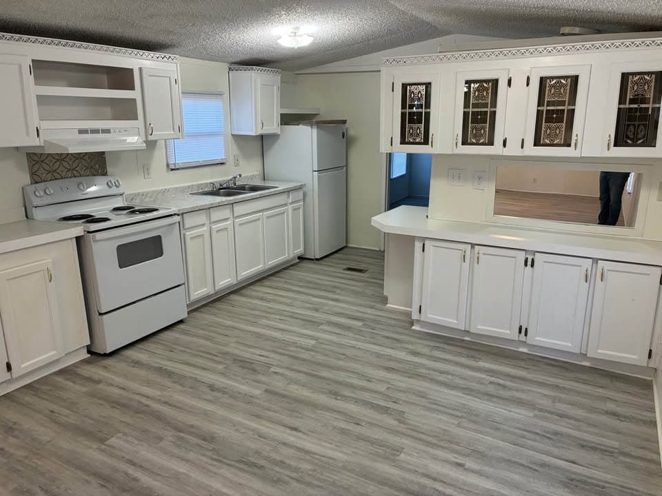 Raleigh House: 1701 Orchard Farm Lane