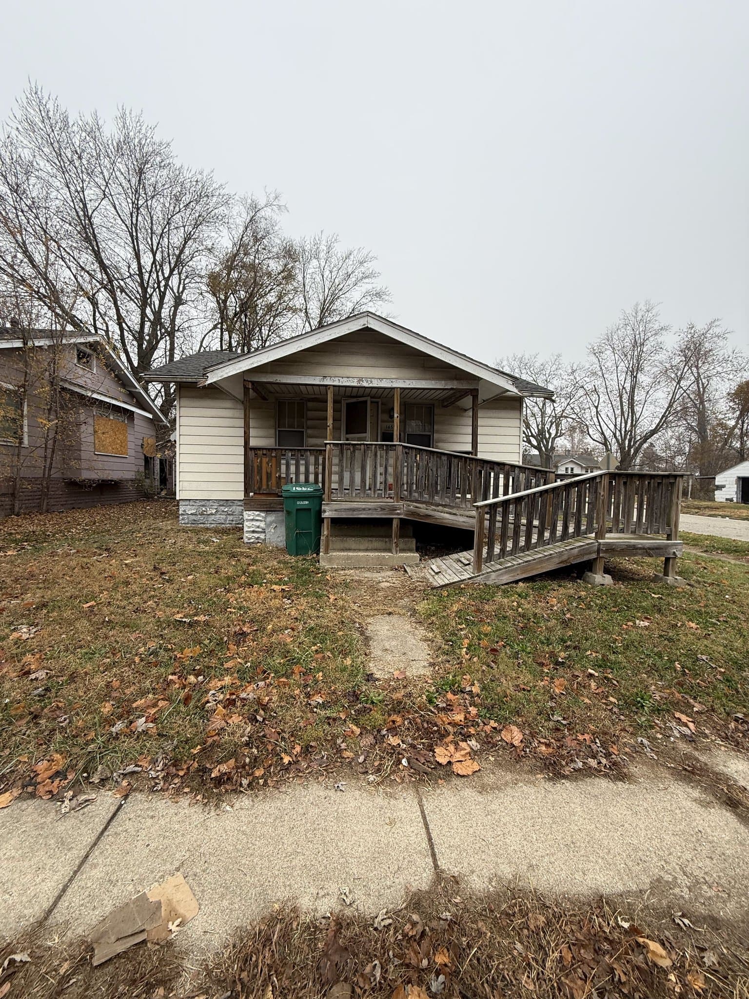 Decatur House: 1652 E Hickory St Decatur, IL