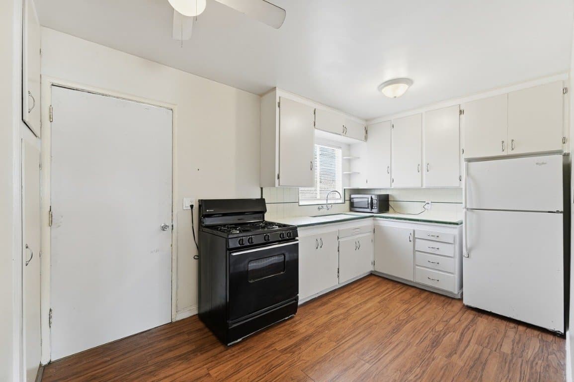 Merced Apartment: 139 W 18th St,