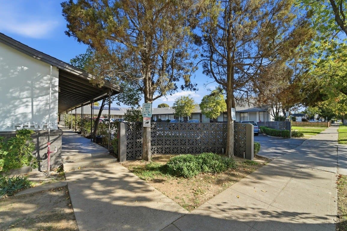 Merced Apartment: 139 W 18th St,