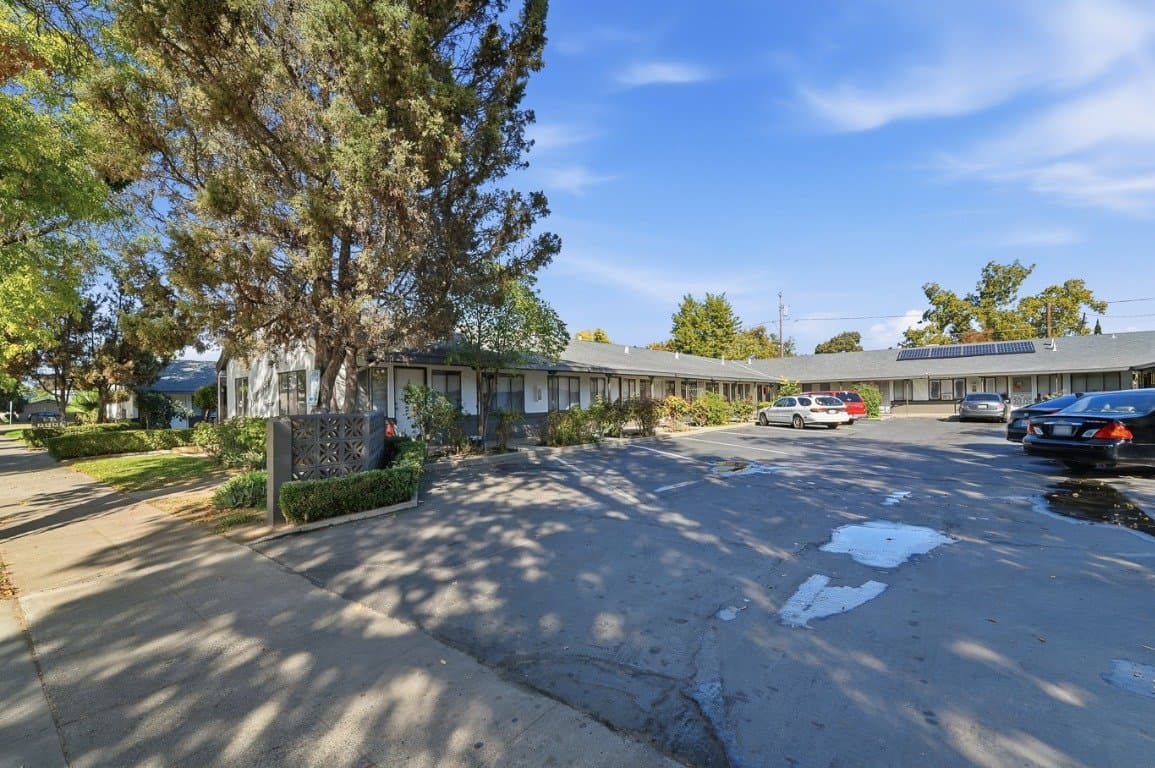 Merced Apartment: 139 W 18th St,