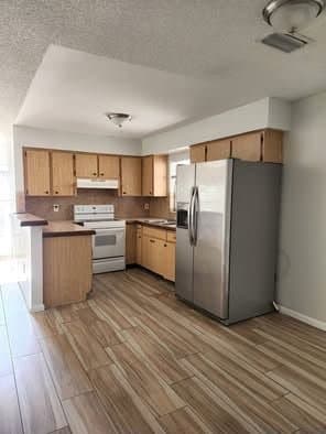 Tampa House: 8809 n 14thst