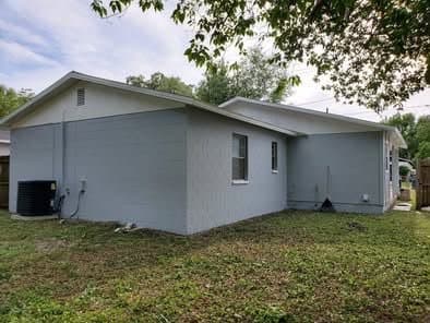 Tampa House: 8809 n 14thst