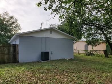 Tampa House: 8809 n 14thst