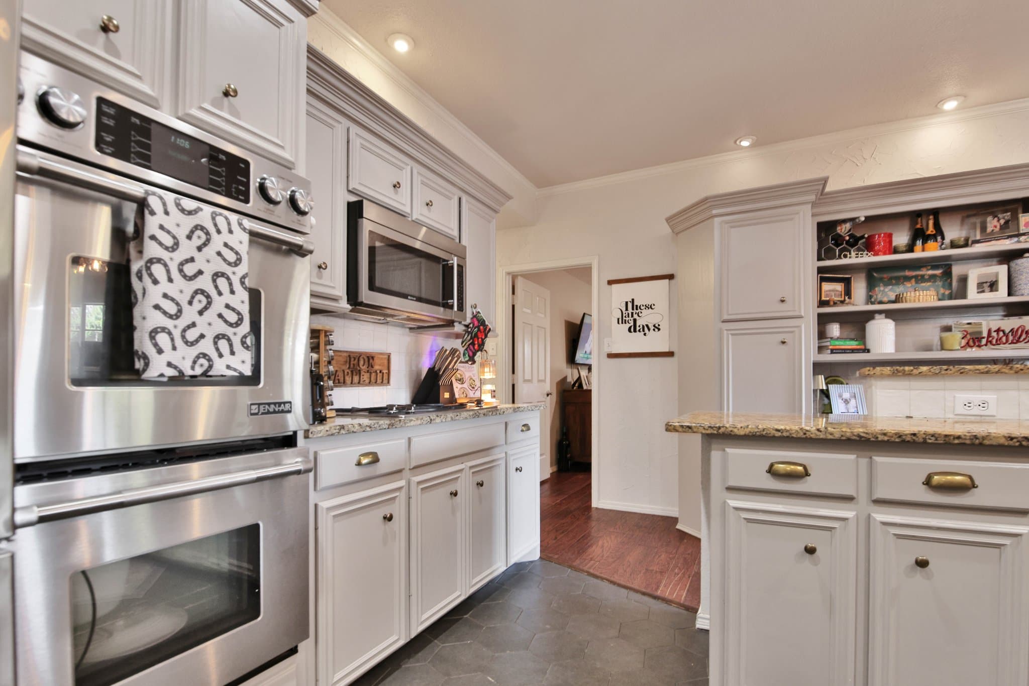 Lubbock House: 6018 74th St