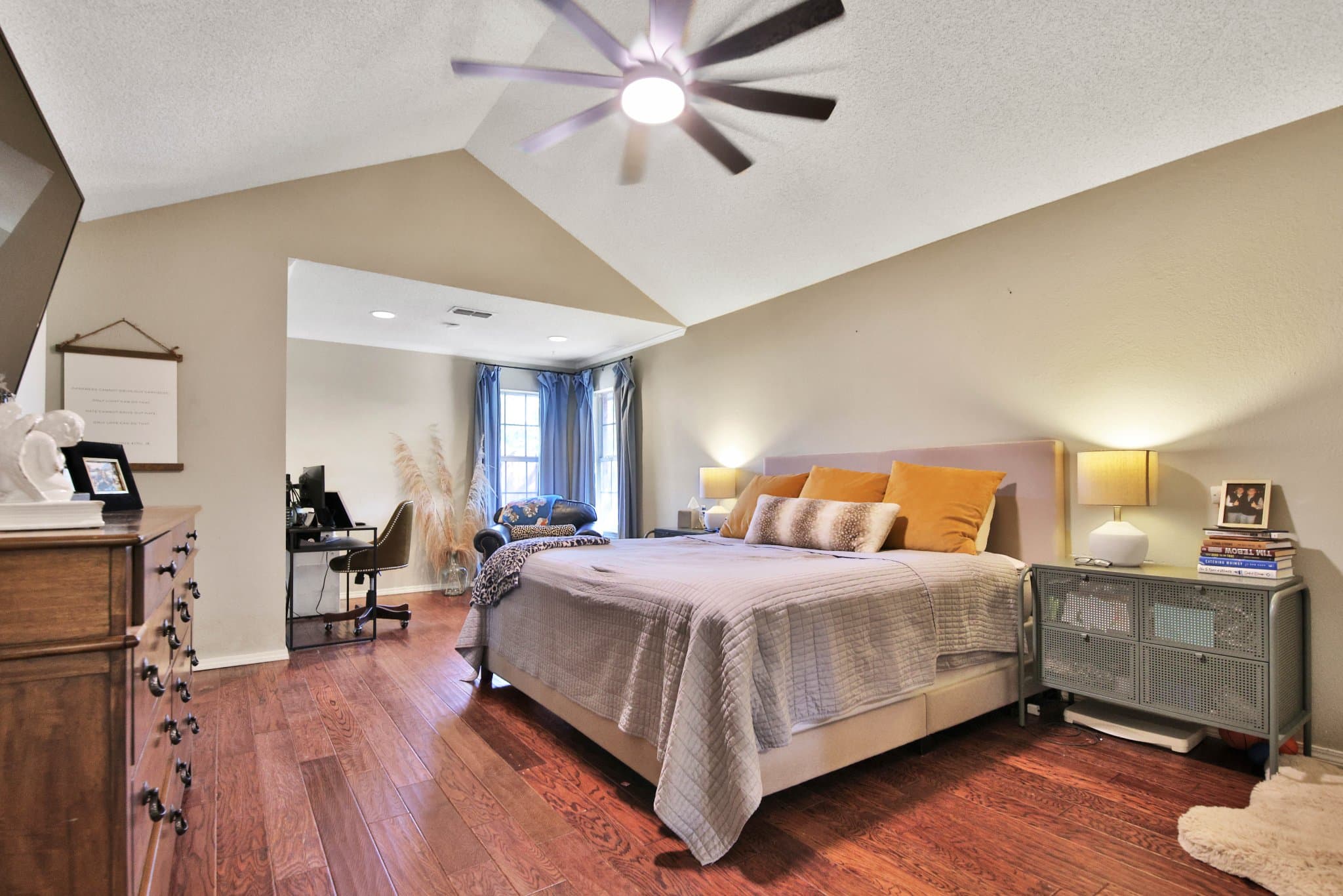 Lubbock House: 6018 74th St