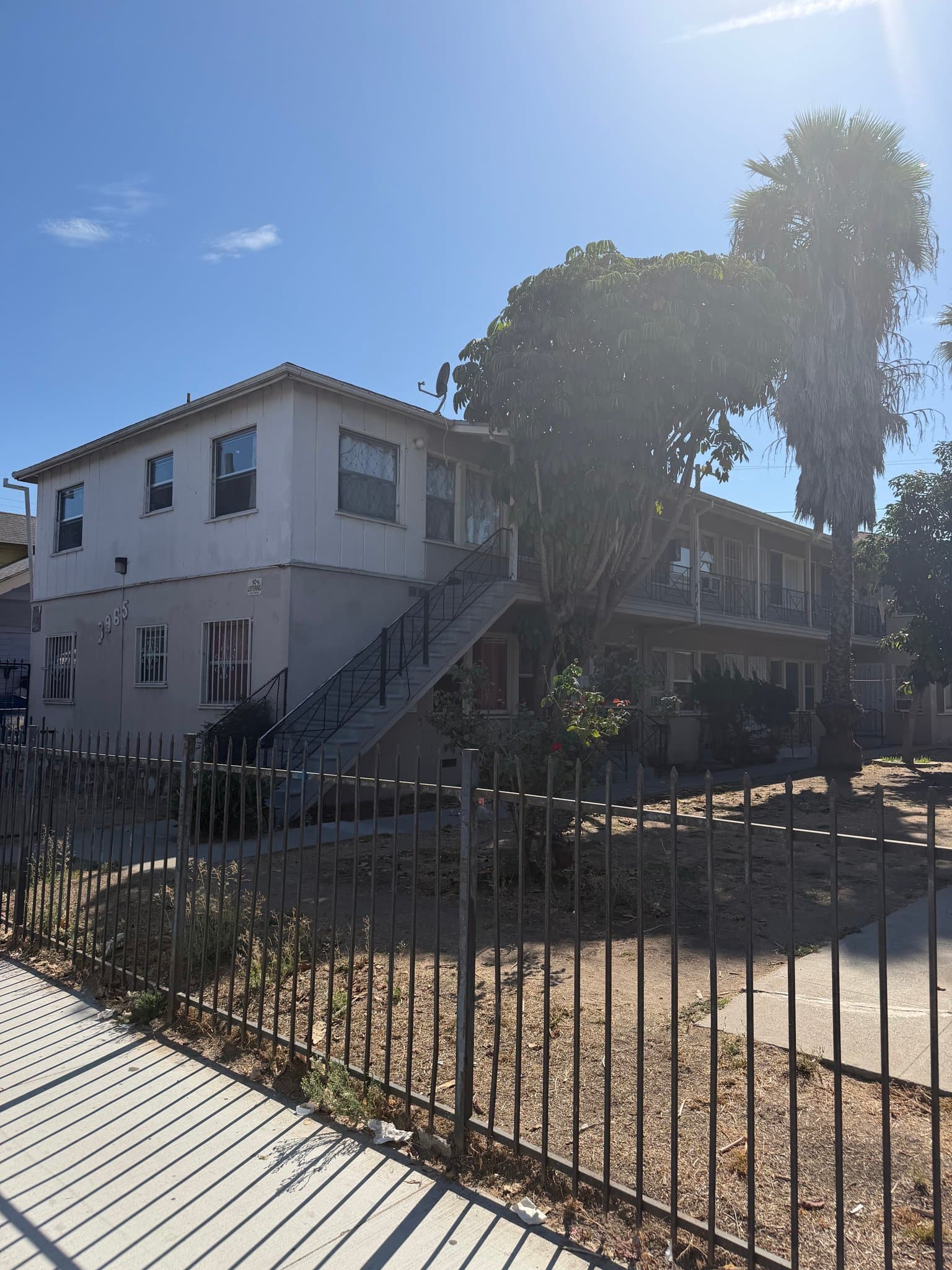 Los Angeles Apartment: 3965 S Normandie Ave