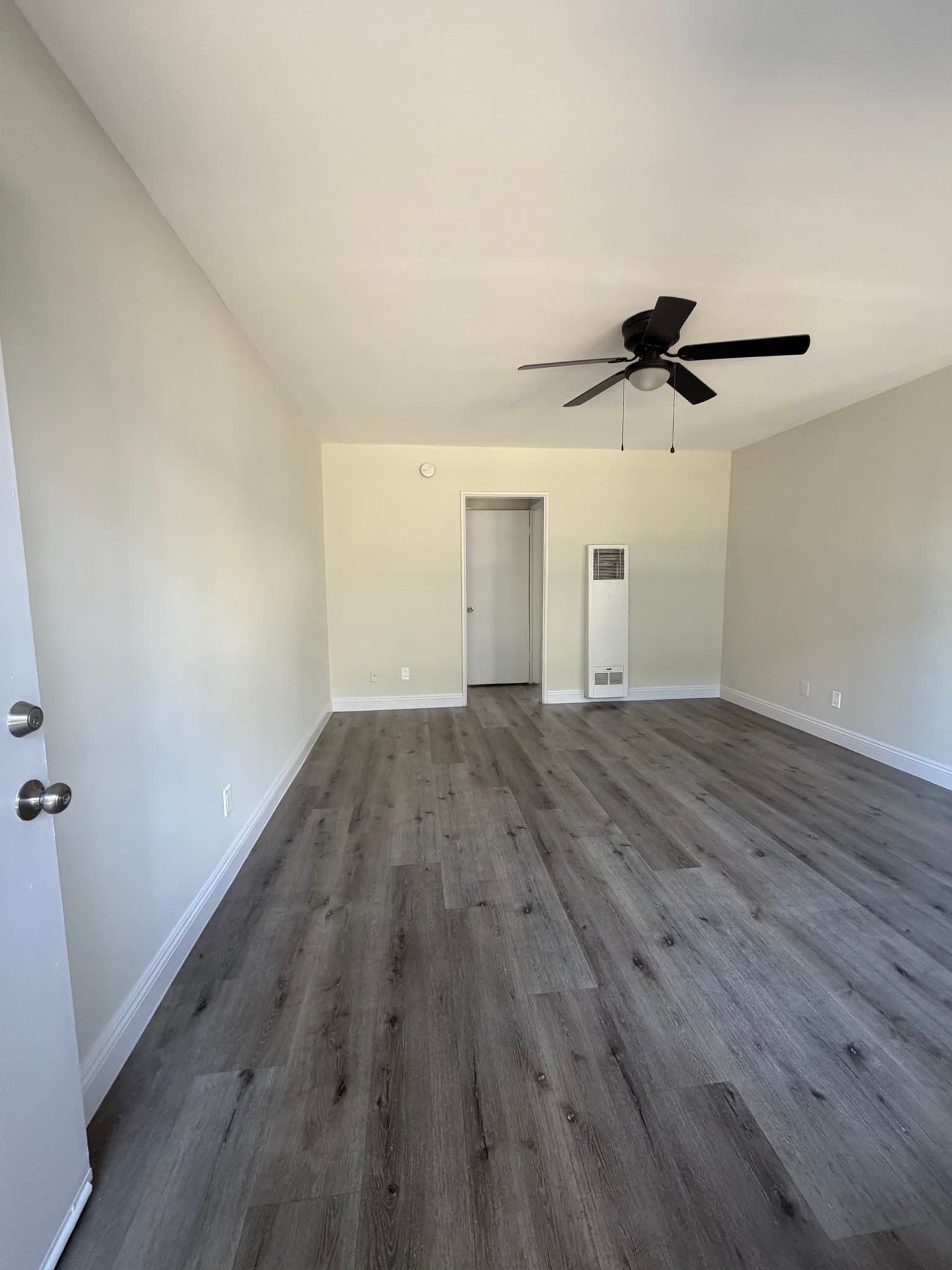 Los Angeles Apartment: 3965 S Normandie Ave
