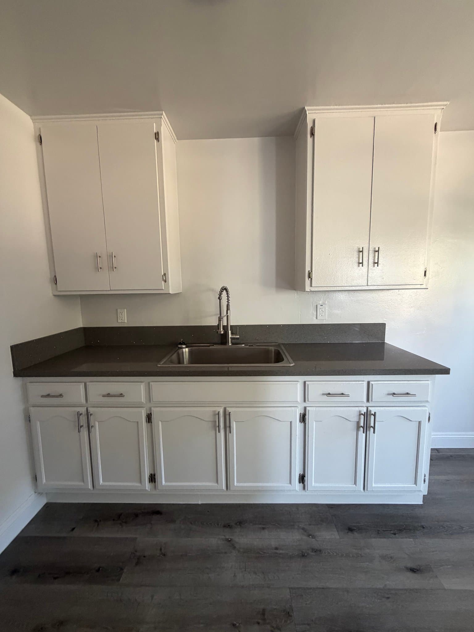 Los Angeles Apartment: 3965 S Normandie Ave