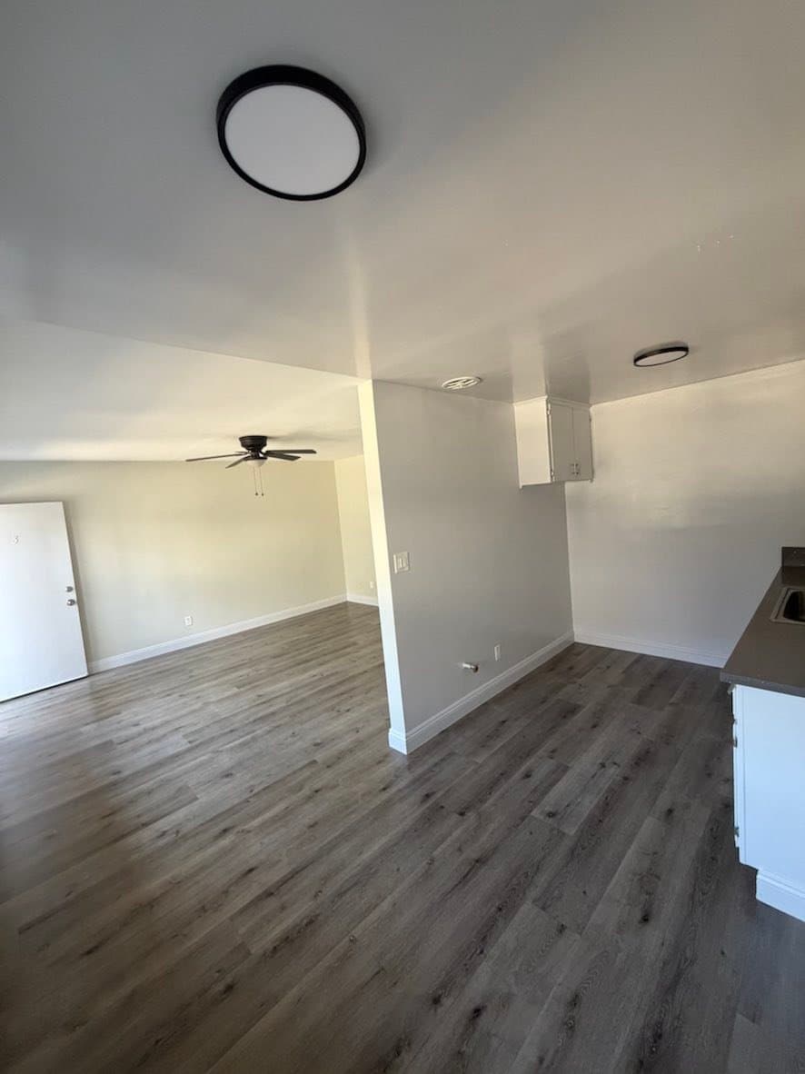 Los Angeles Apartment: 3965 S Normandie Ave