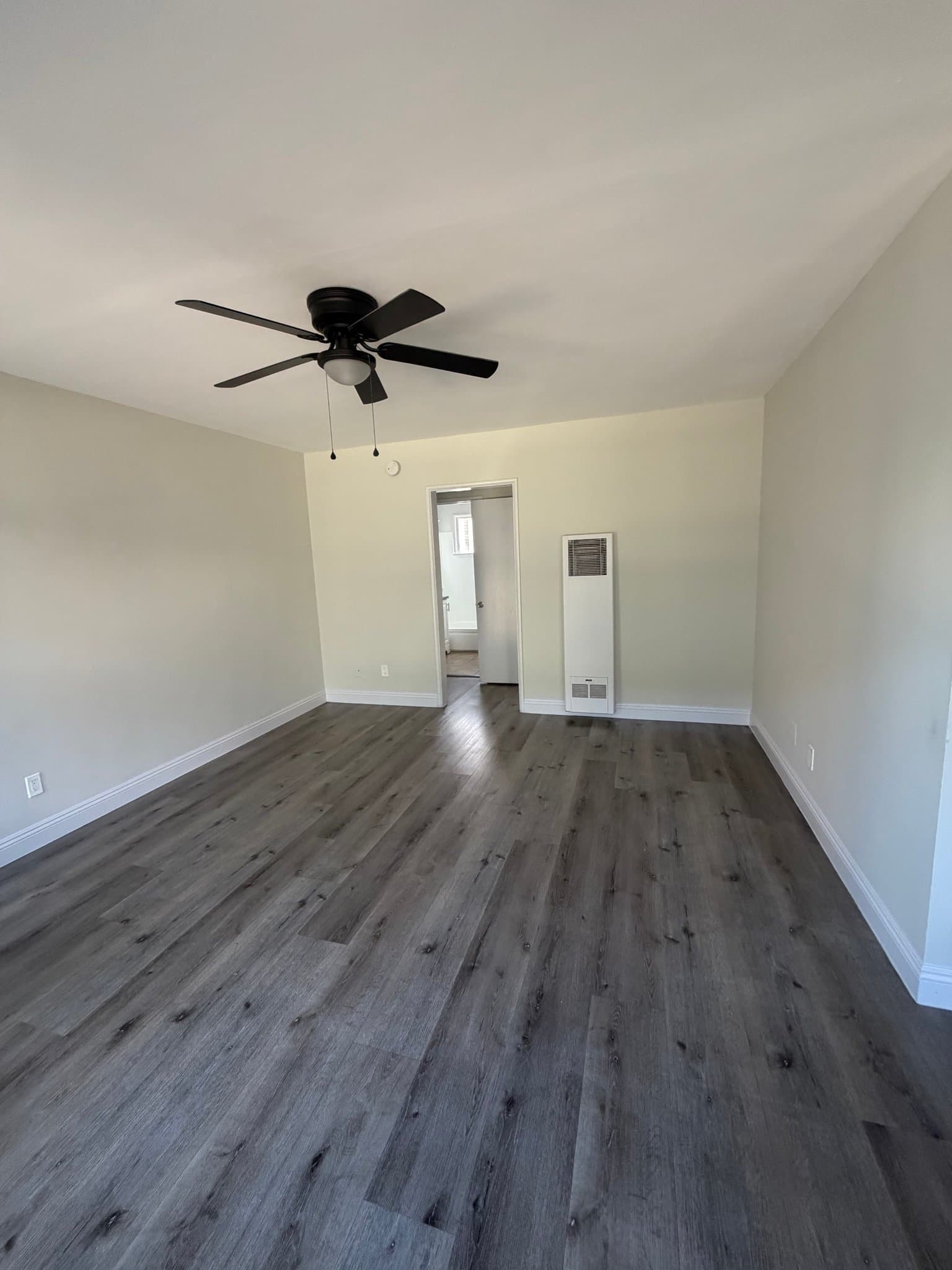 Los Angeles Apartment: 3965 S Normandie Ave