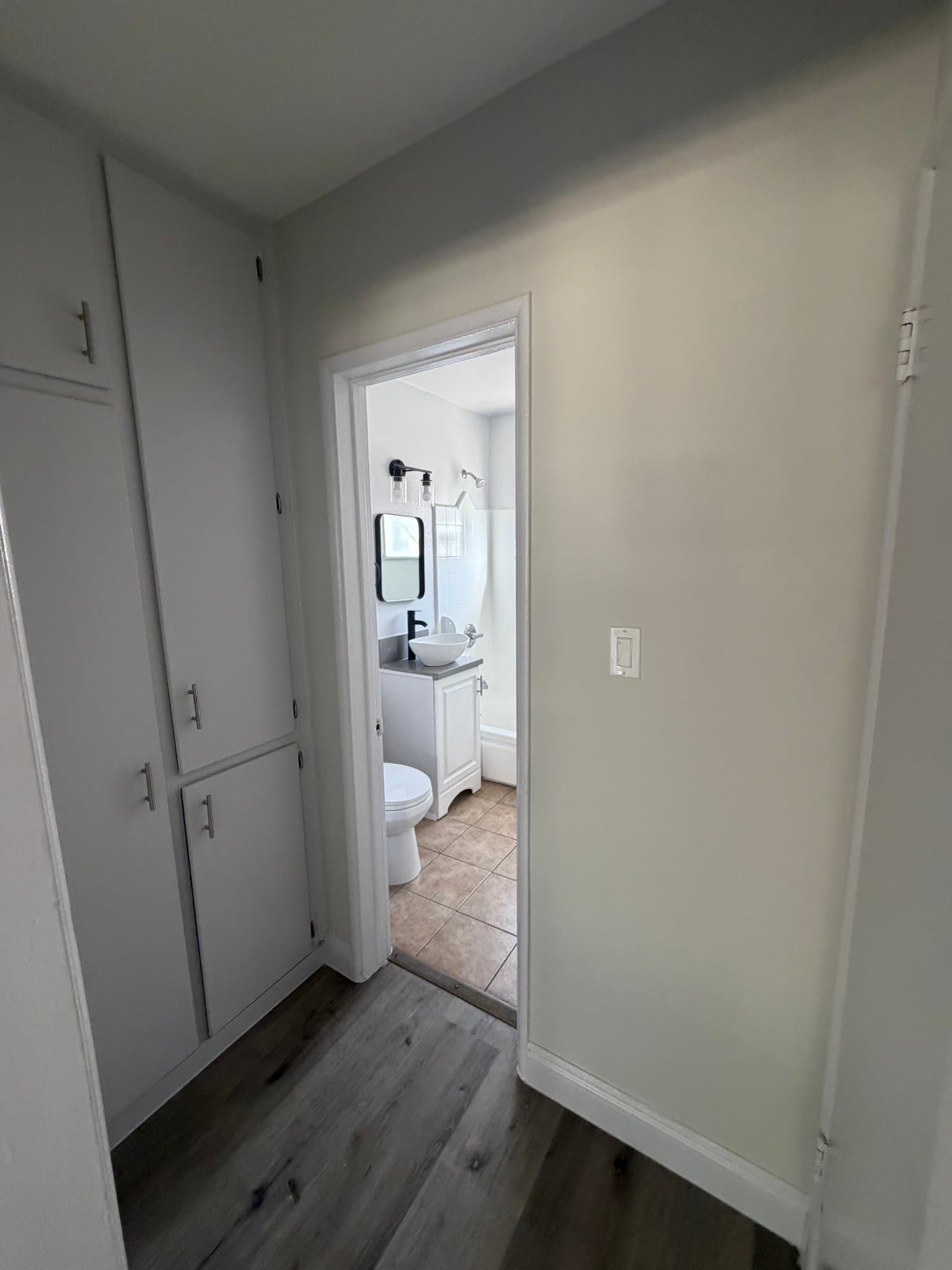 Los Angeles Apartment: 3965 S Normandie Ave