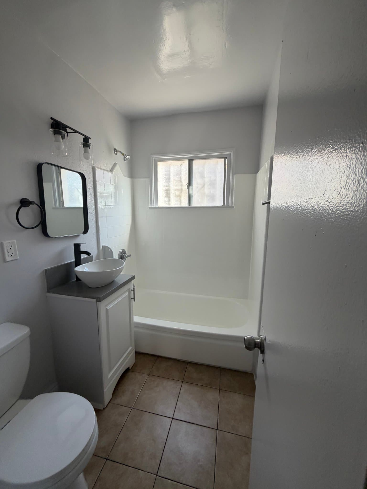 Los Angeles Apartment: 3965 S Normandie Ave