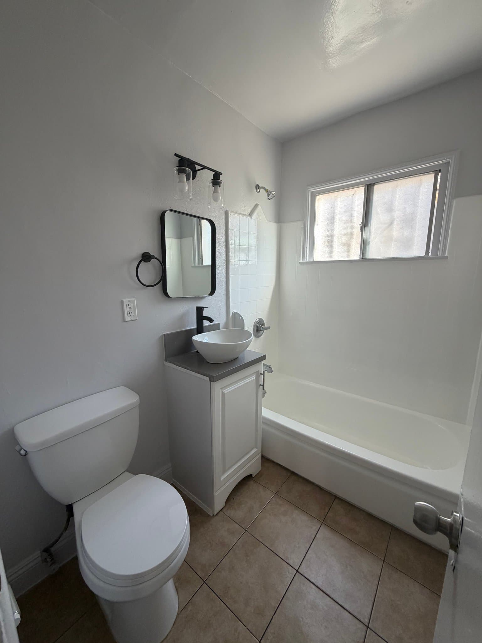 Los Angeles Apartment: 3965 S Normandie Ave