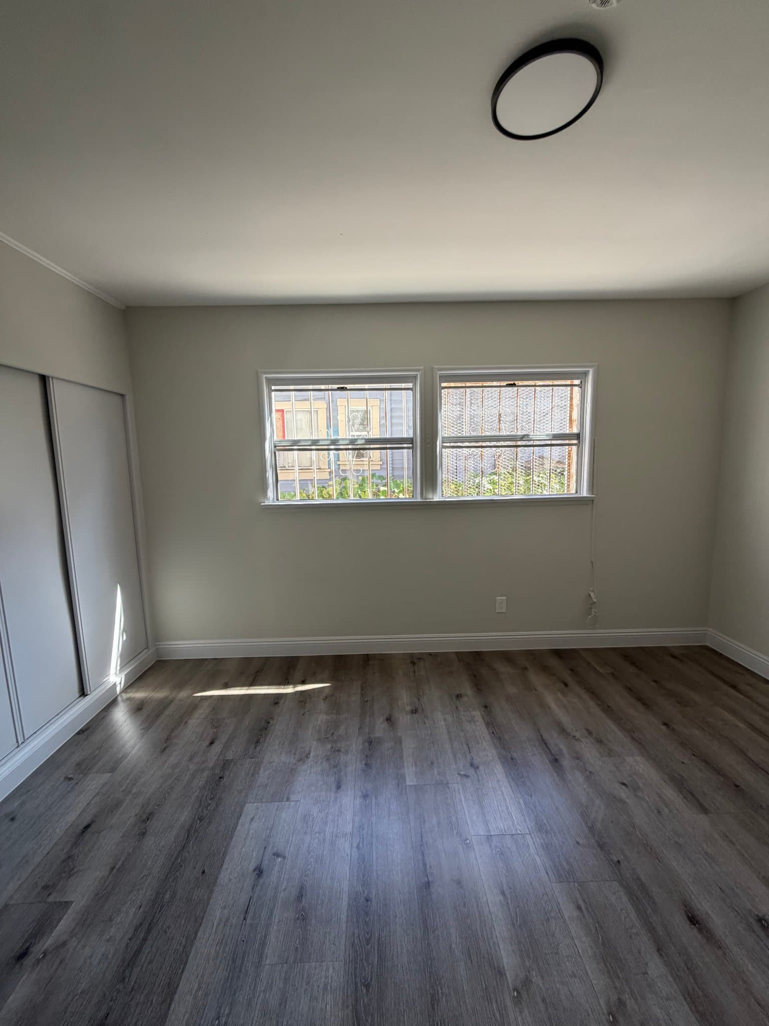 Los Angeles Apartment: 3965 S Normandie Ave
