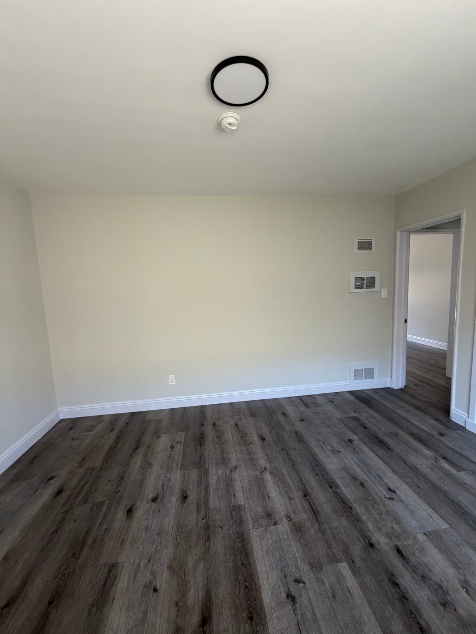 Los Angeles Apartment: 3965 S Normandie Ave