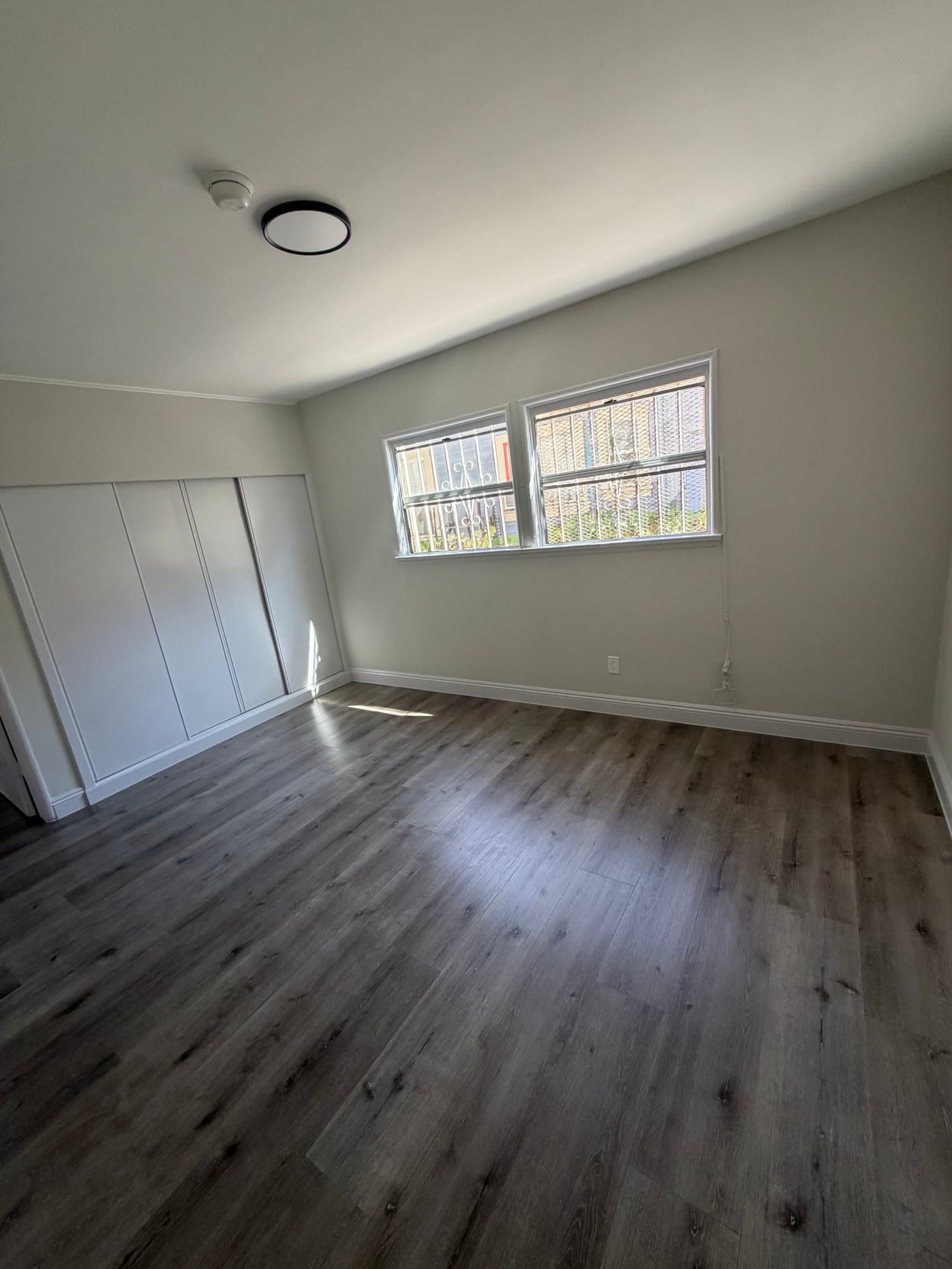 Los Angeles Apartment: 3965 S Normandie Ave
