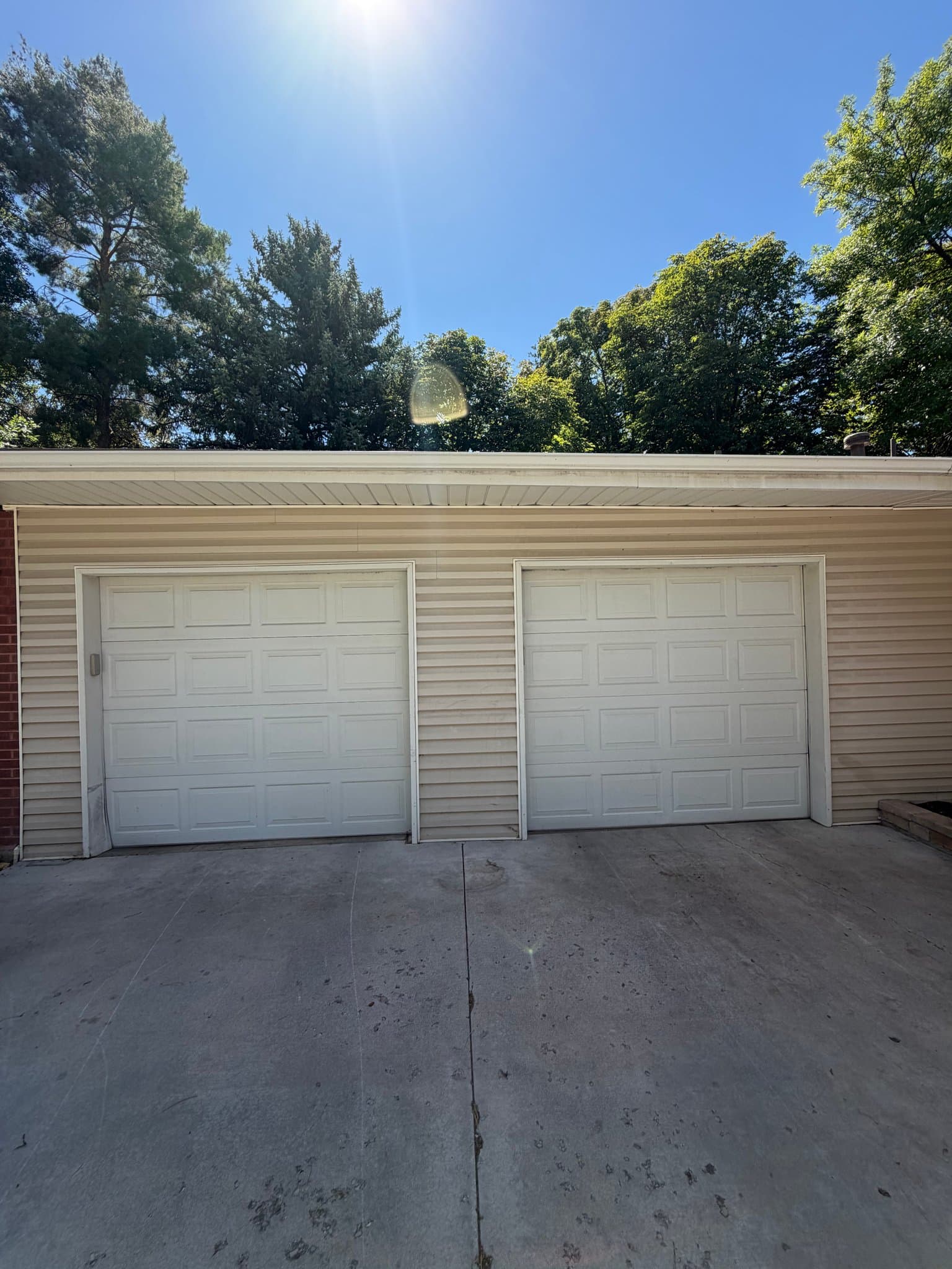 Holladay House: 5532 Woodcrest Drive