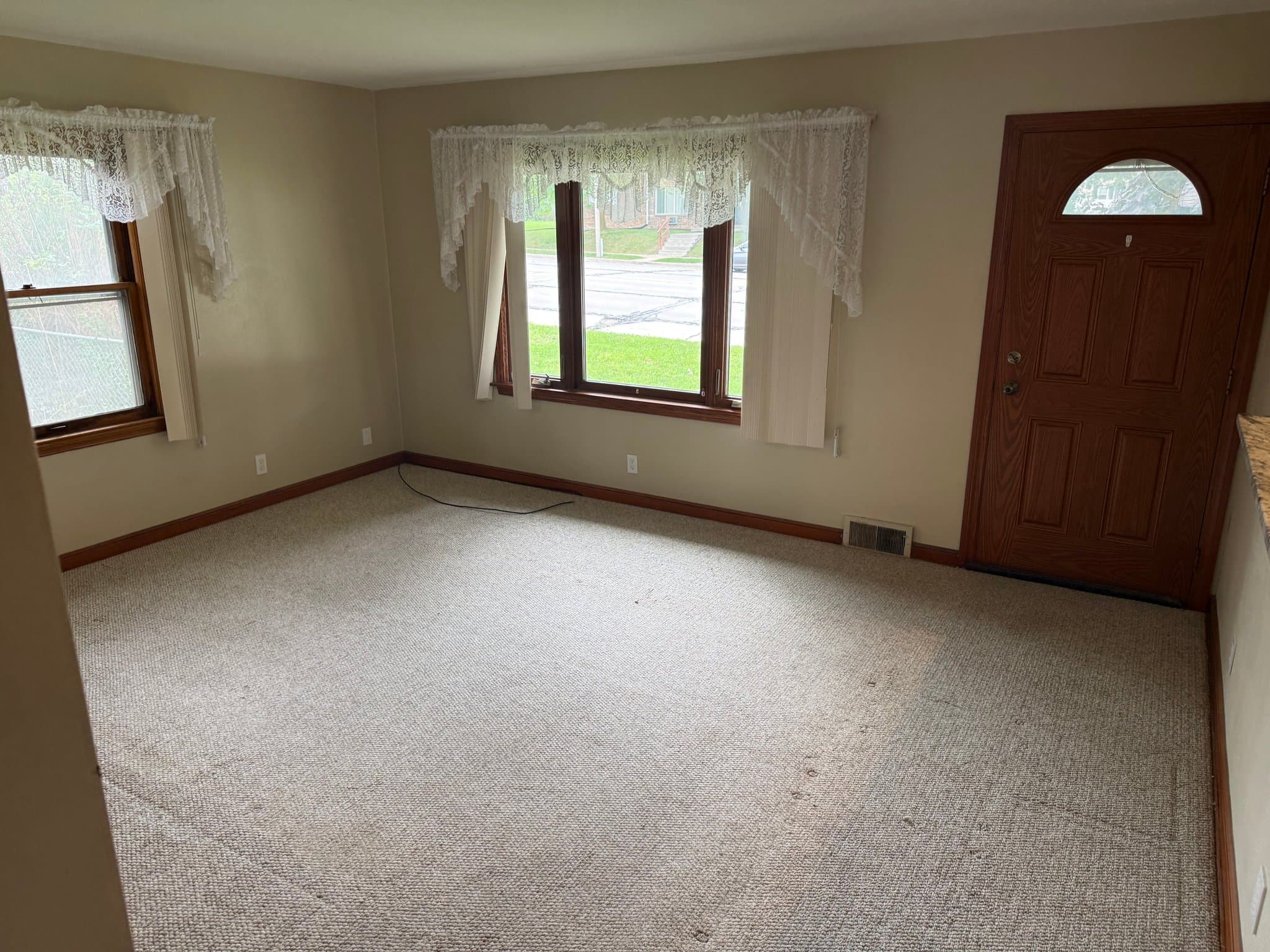 Milwaukee House: 5672 S 13th St