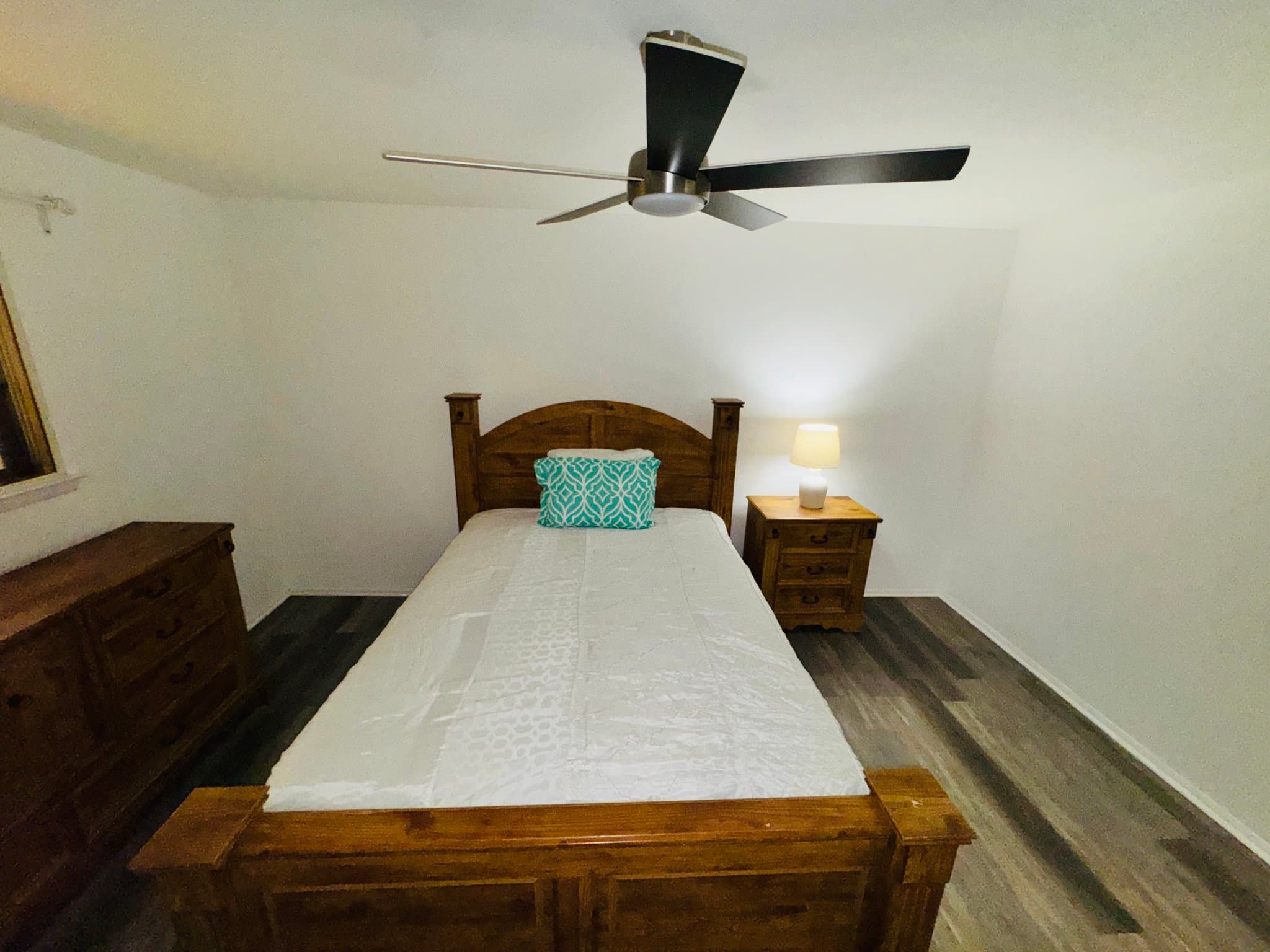 San Antonio Single Room: 5618 Sir Gareth Dr.