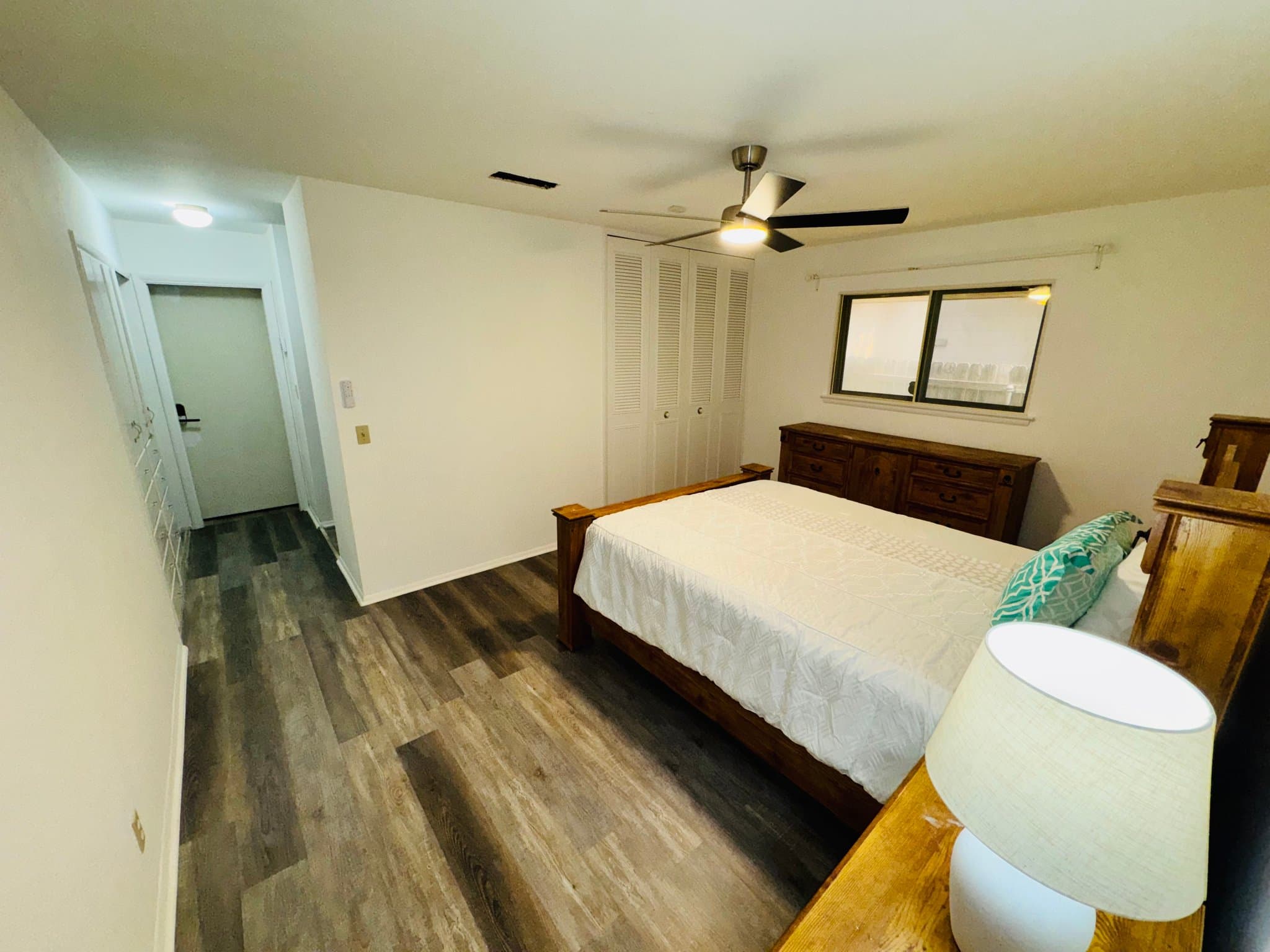 San Antonio Single Room: 5618 Sir Gareth Dr.