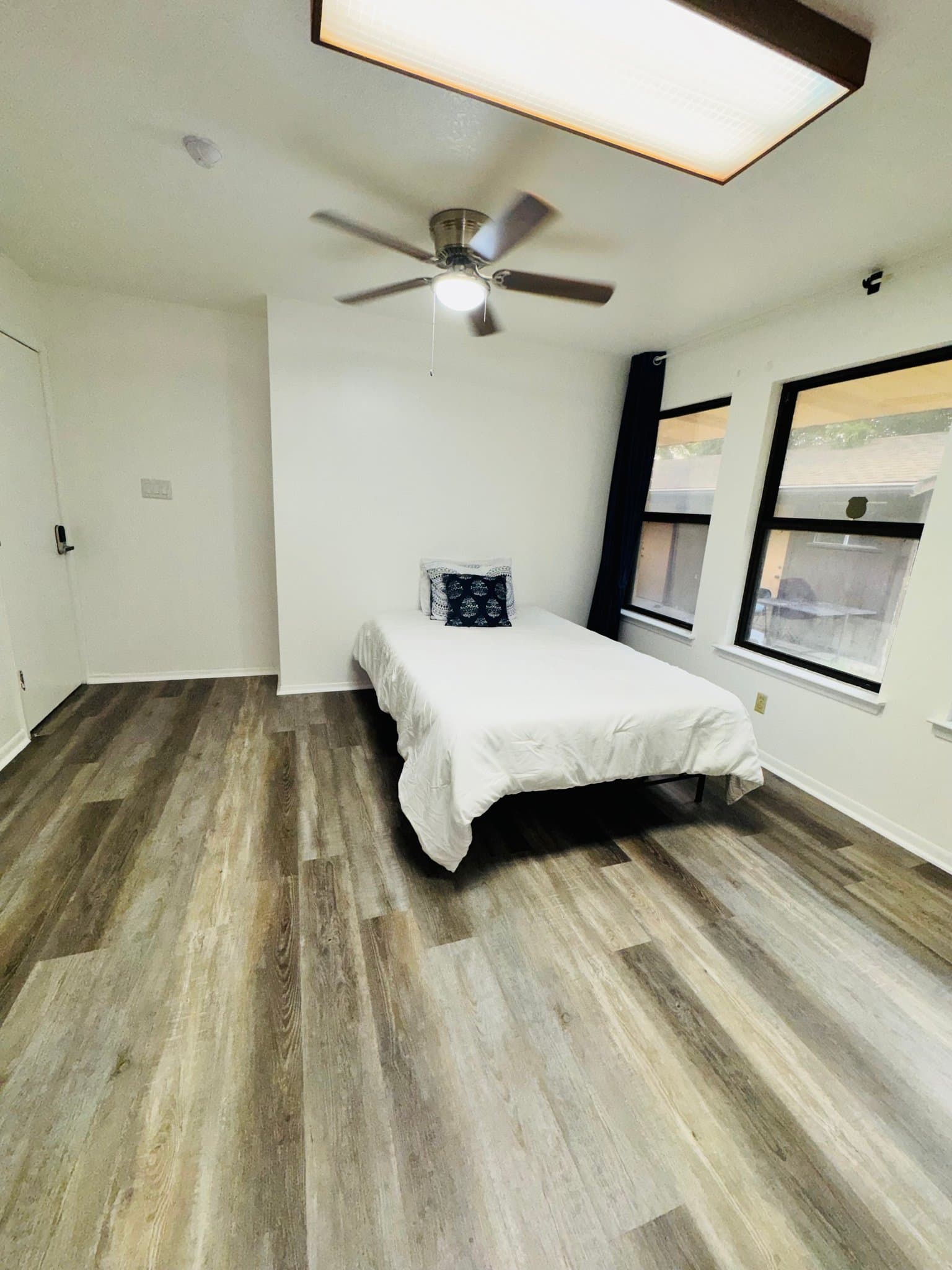 San Antonio Single Room: 5618 Sir Gareth Dr.