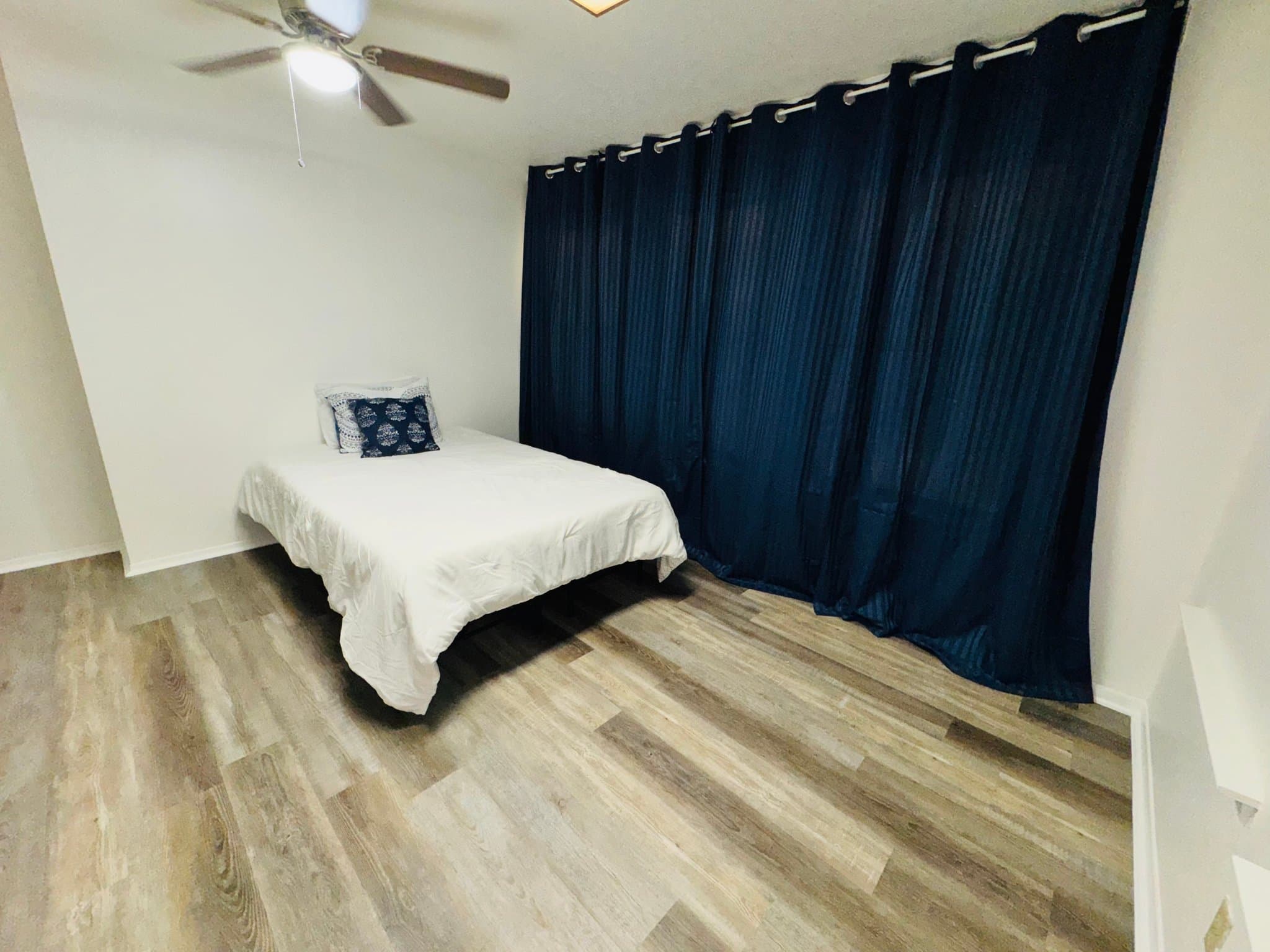 San Antonio Single Room: 5618 Sir Gareth Dr.